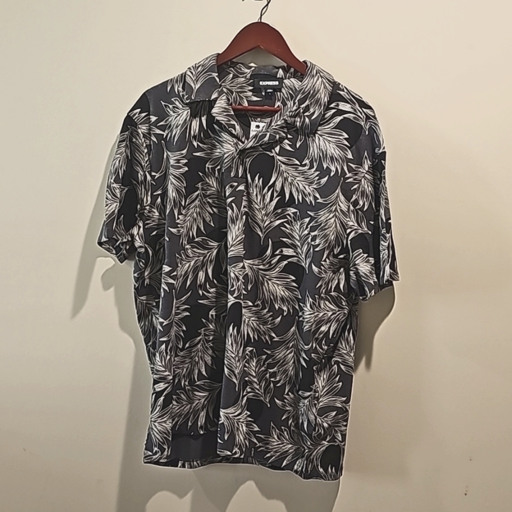NWT Men's short sleeve shirt